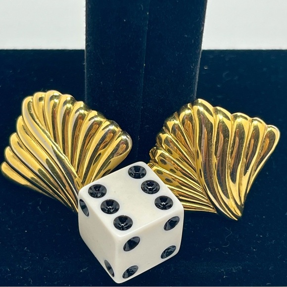 Vintage gold tone Monet clip on earrings. - Picture 5 of 8